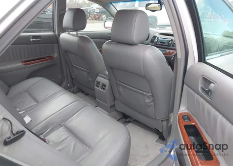 2004 Toyota Camry Xle z USA, uszkodzony, nr VIN 4T1BE30K74U295721